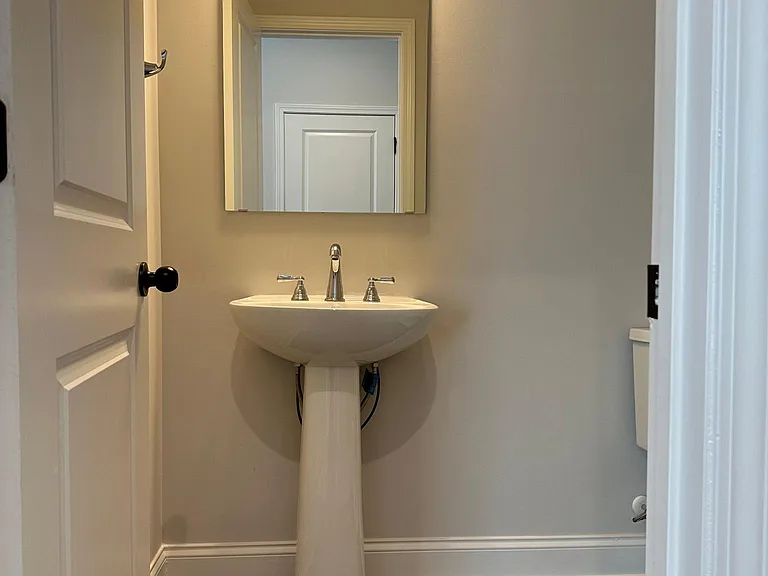 410 Herring Dr — Photo 5