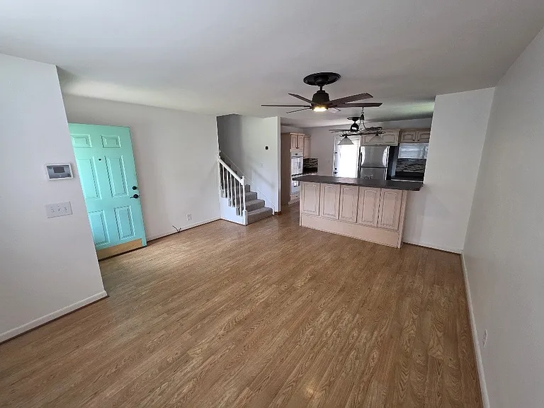 135 Grenadier Dr — Photo 4