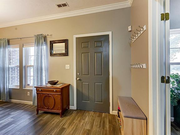 5th image of 468 N Church Dr
