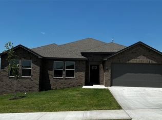 1022 Pebble Dr, Prairie Grove, AR 72753