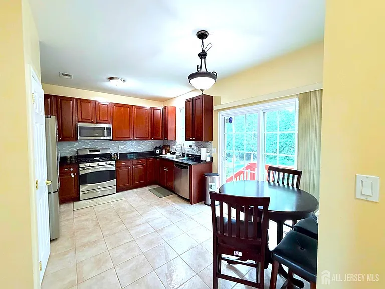 247 Morning Glory Dr — Photo 6