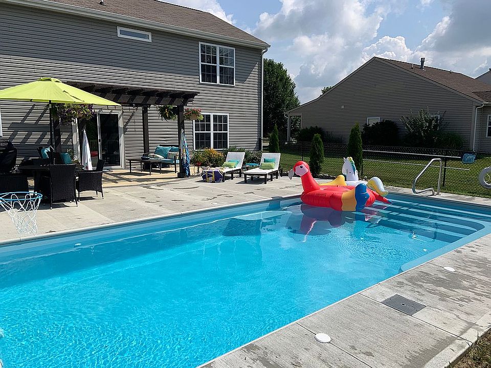 2nd image of 8559 Robin Run Way