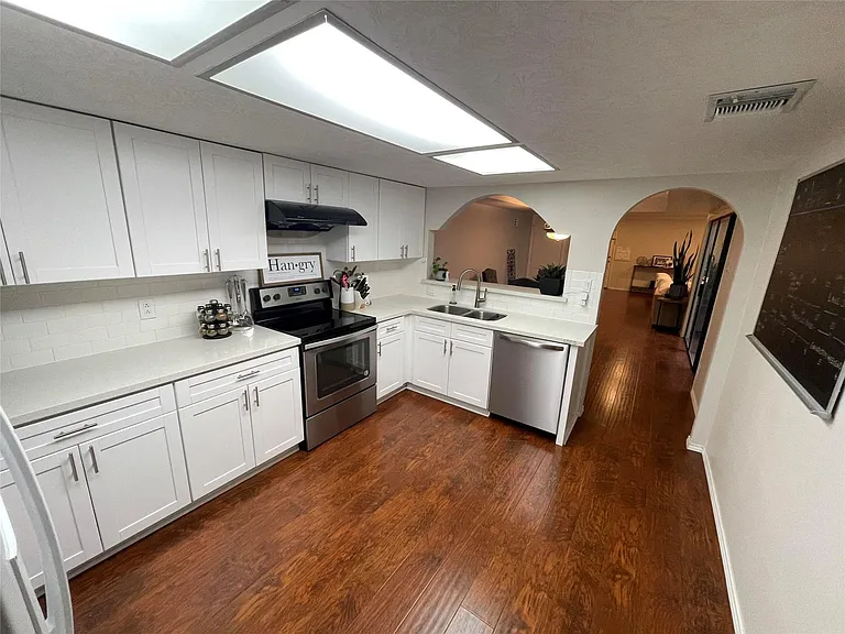 4523 Acacia St — Photo 5