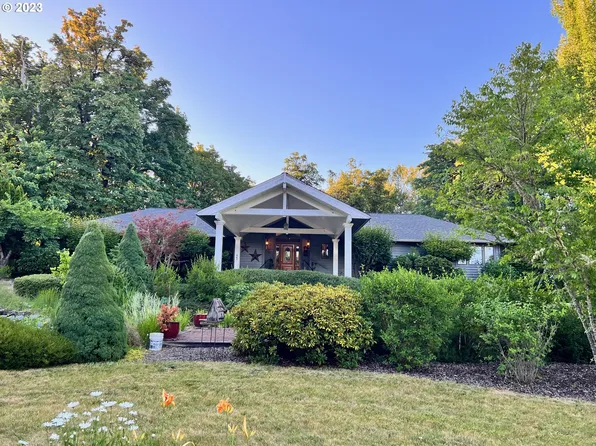 445 Musical Ln, Roseburg, OR 97471