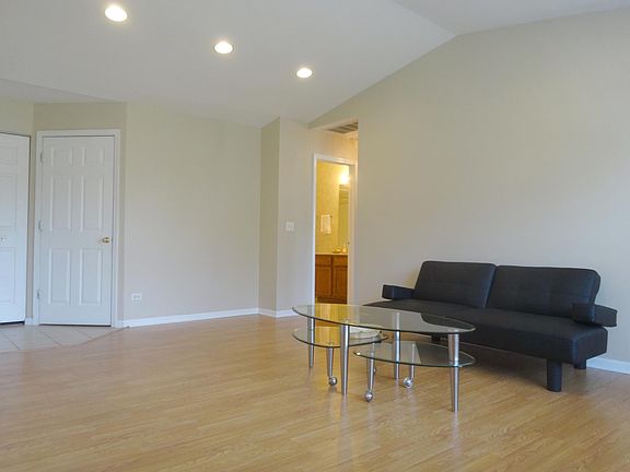 2nd image of 425 Woodview Cir Floor 2