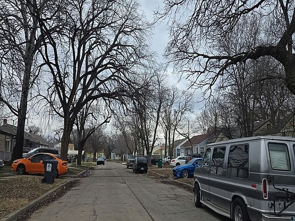5th image of 714 N Ash St