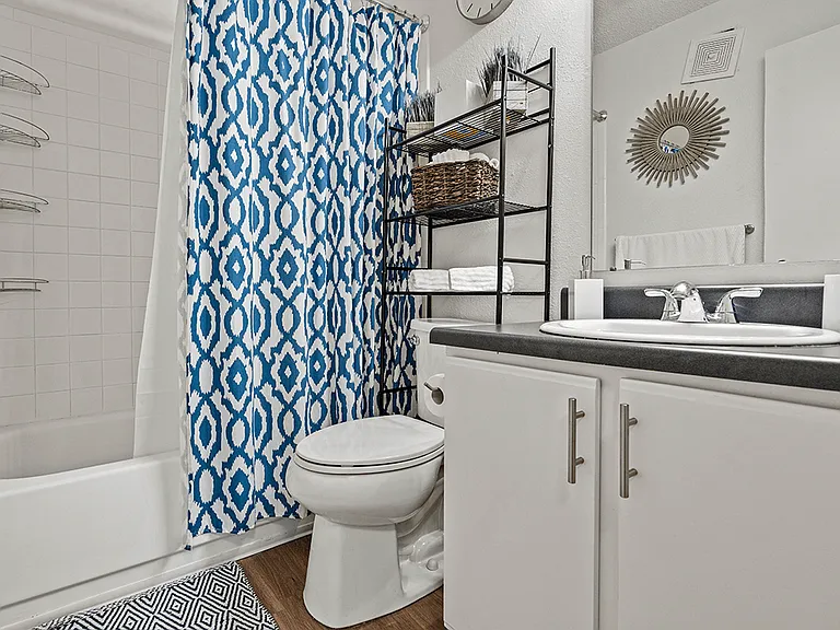Bright, Well-Lit Vanities & Bathrooms