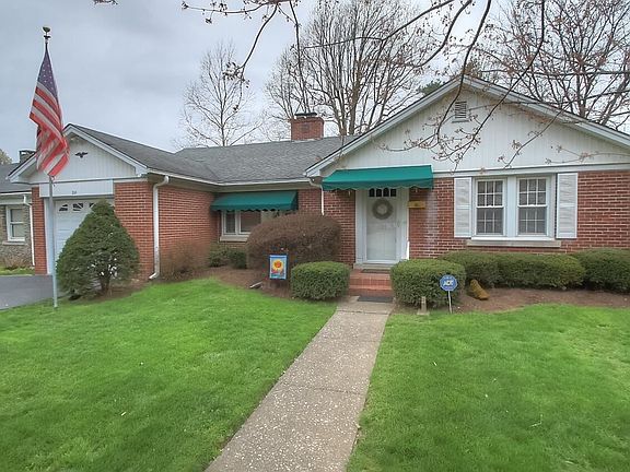 3rd image of 211 Southport Dr