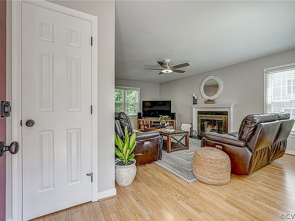 4th image of 1708 Villageway Dr