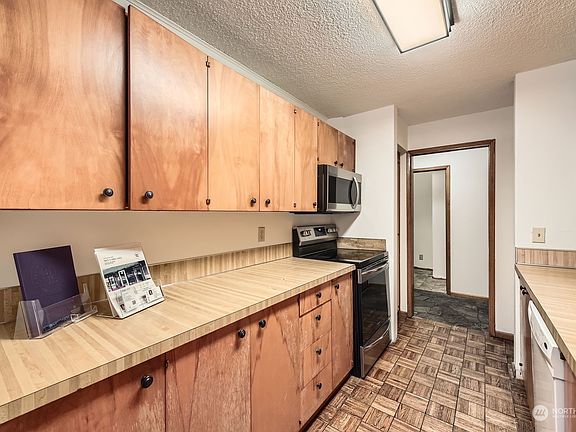 3rd image of 1810 S 118th #401