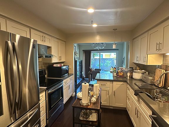 Kitchen. Appliances are in excellent condition.
