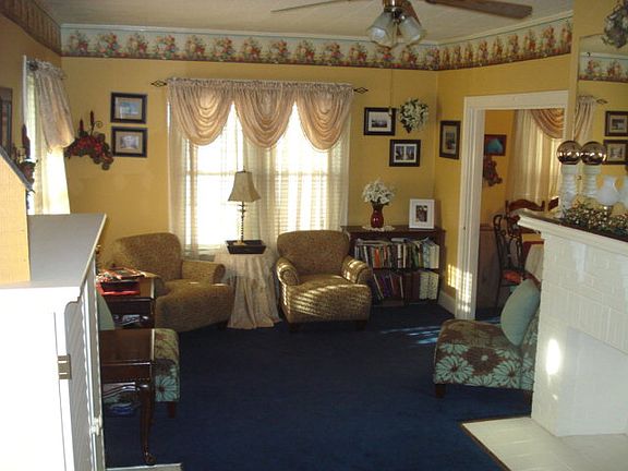4th image of 104 Cottage St