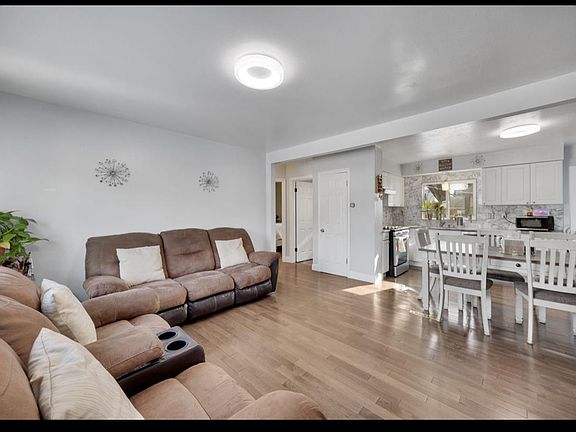 4th image of 9430 Theodosia Ave