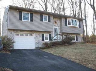 105 Village Rd, Etters, PA 17319