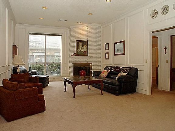 4th image of 2702 Coventry Ln