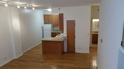 3rd image of 537 S Dearborn St