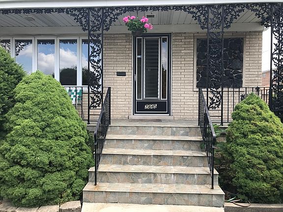 2nd image of 7845 Leamington Ave