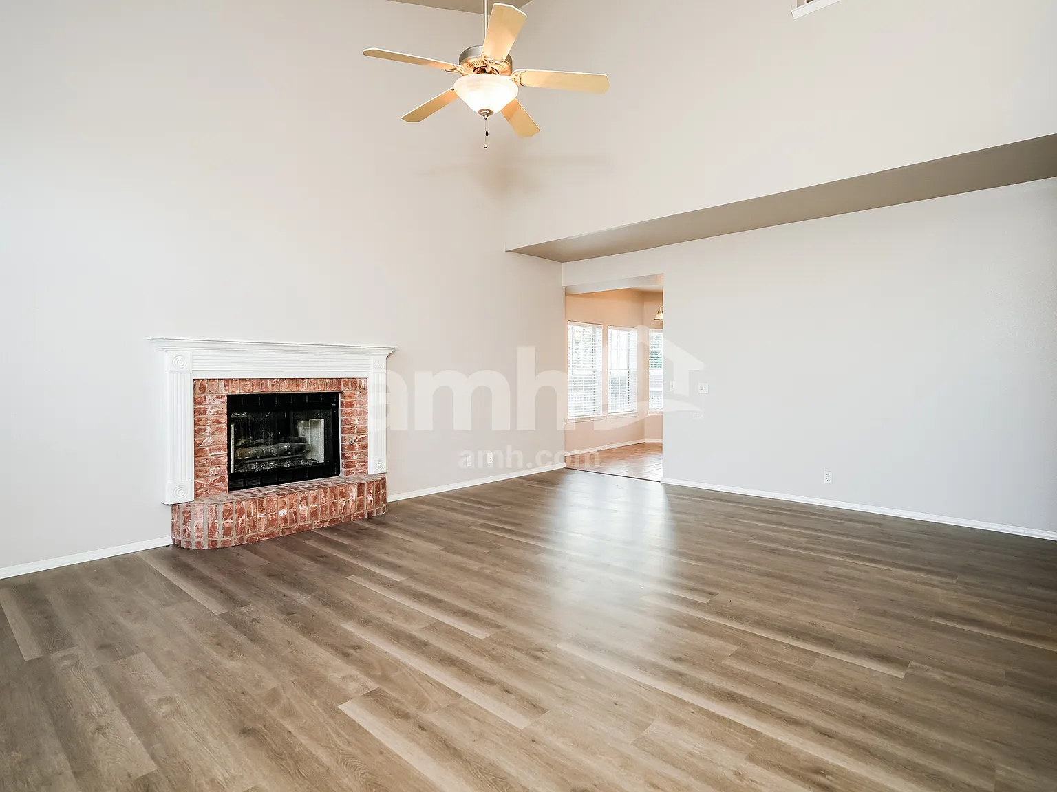 4 bed, 2.5 bath, 2124 sqft, $2,285 — Photo 4