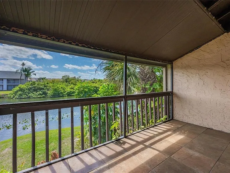 2608 Hidden Lake Dr N #C — Photo 20