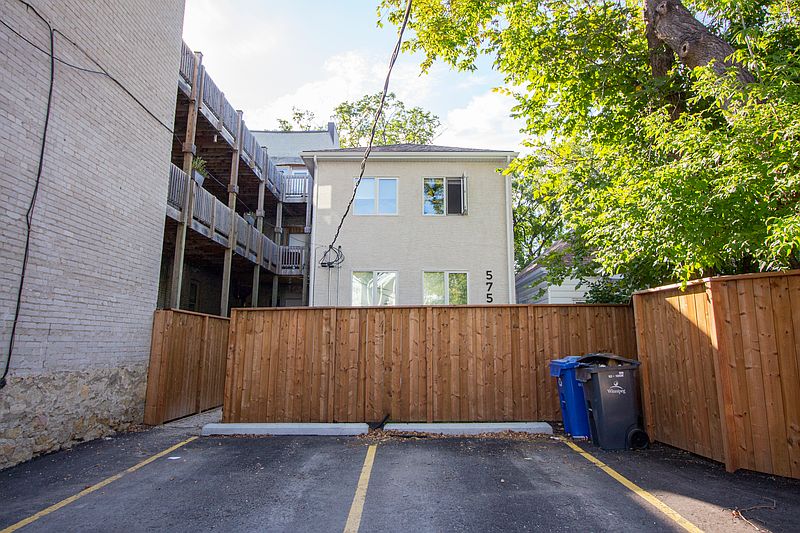 Winnipeg Apartment for rent - 4 Bedrooms — photo 59