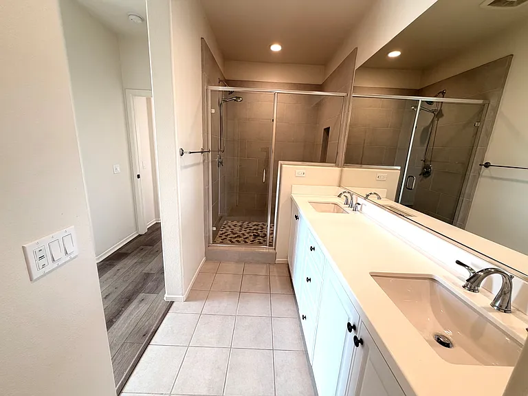 Downstairs Full Bath