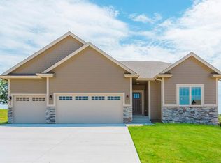 1305 W 14th Ave, Indianola, IA 50125
