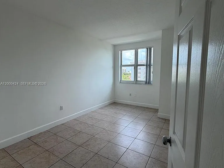50 Menores Ave #518 — Photo 10