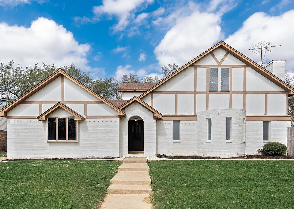 1st image of 2225 Park Hill Dr
