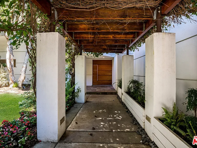 3600 Mandeville Canyon Rd — Photo 36