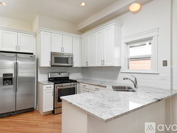 2nd image of 1657 W Wrightwood Ave #3W
