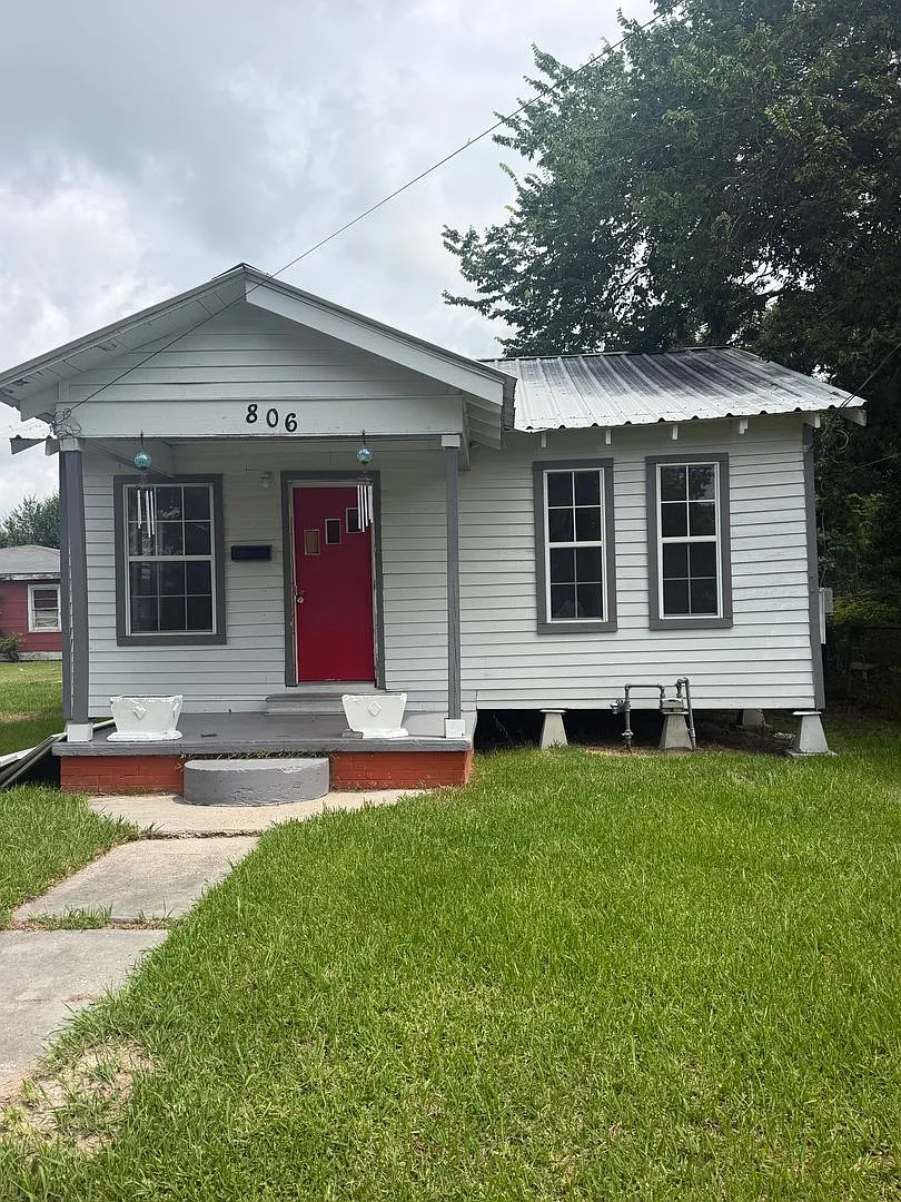2 bed, 900 sqft, $800 — Photo 1