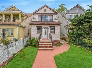 1370 Dickens St, Far Rockaway, NY 11691