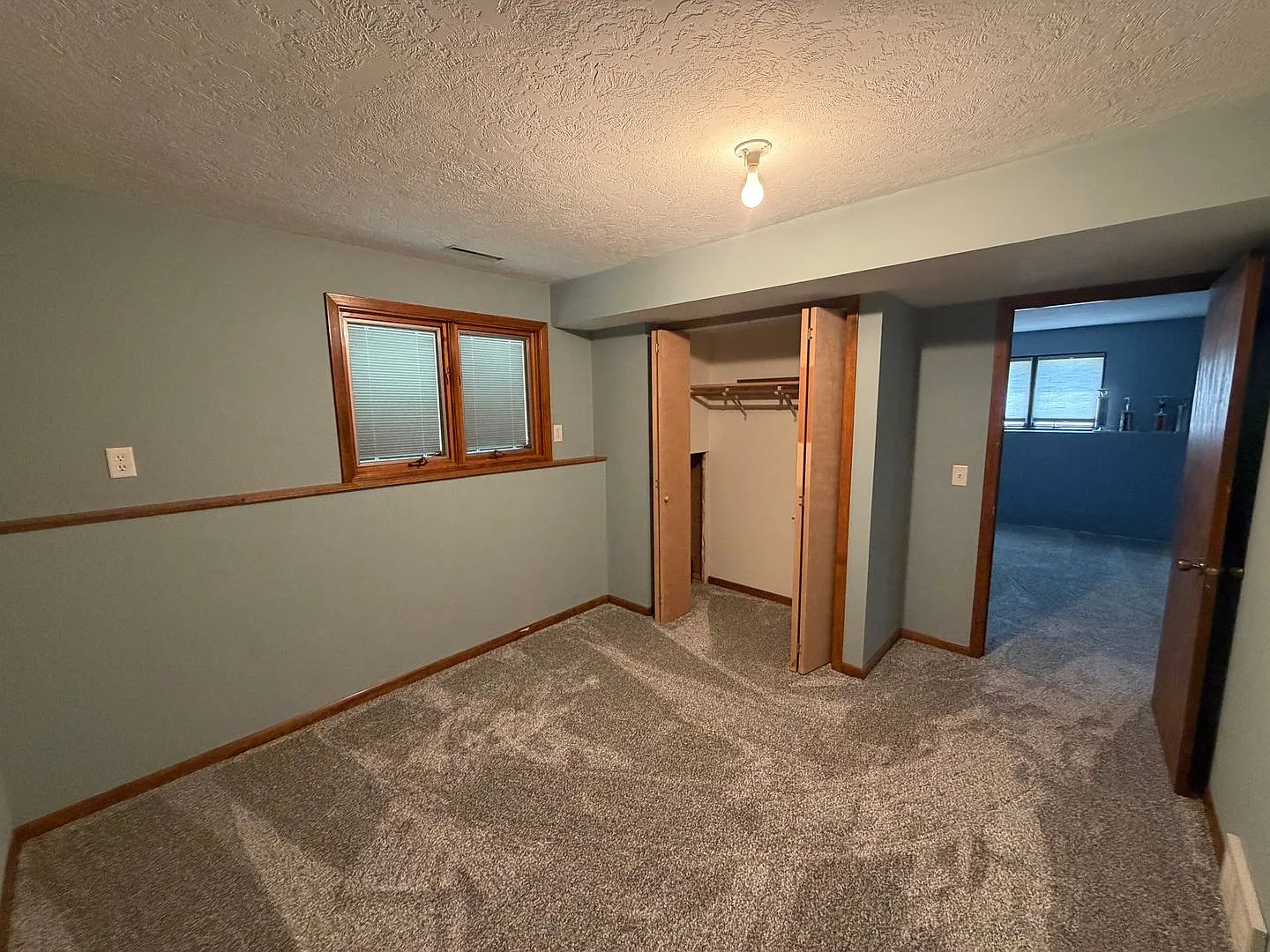 $2500 - 3 Bed 1.5 Bath Home in Riverside — Photo 4