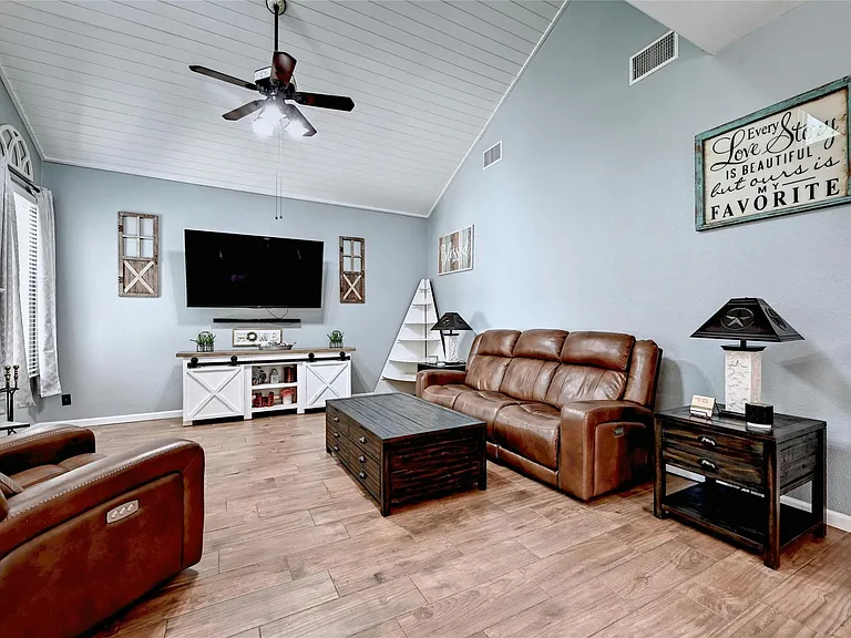 3012 Rochelle Dr — Photo 4