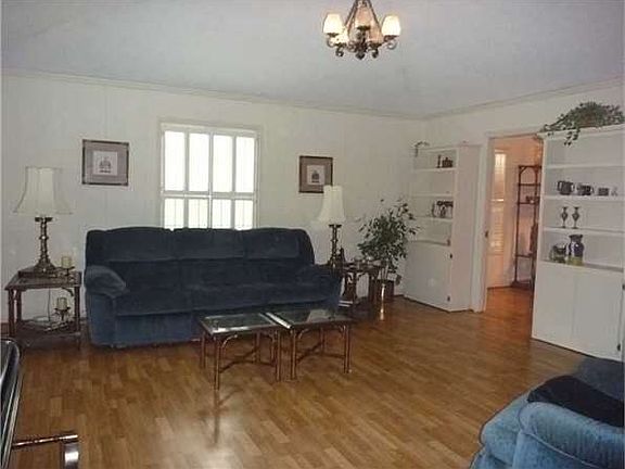 3rd image of 228 Quelqueshue St