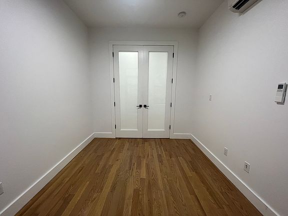 4th image of 1060 Putnam Ave APT 1R