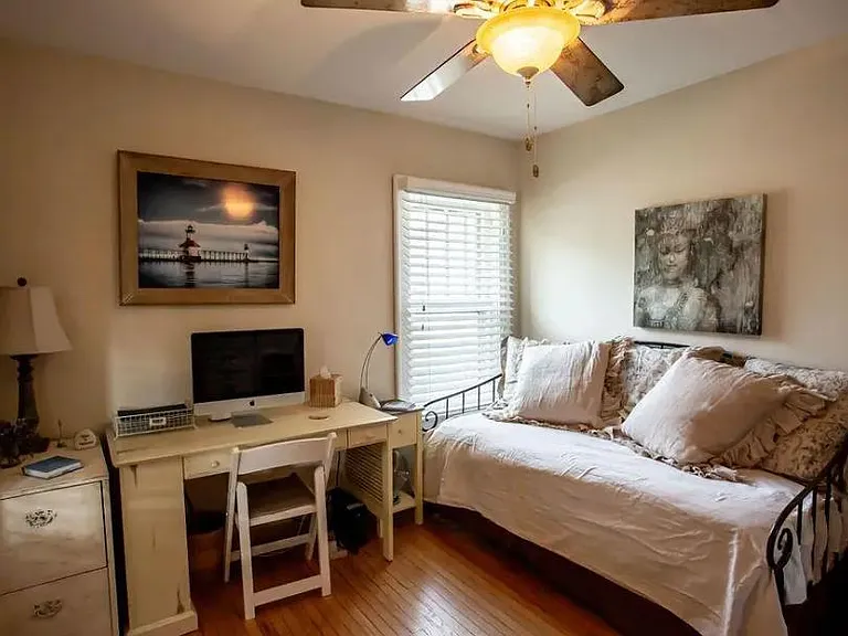 426 Howard Ave — Photo 8