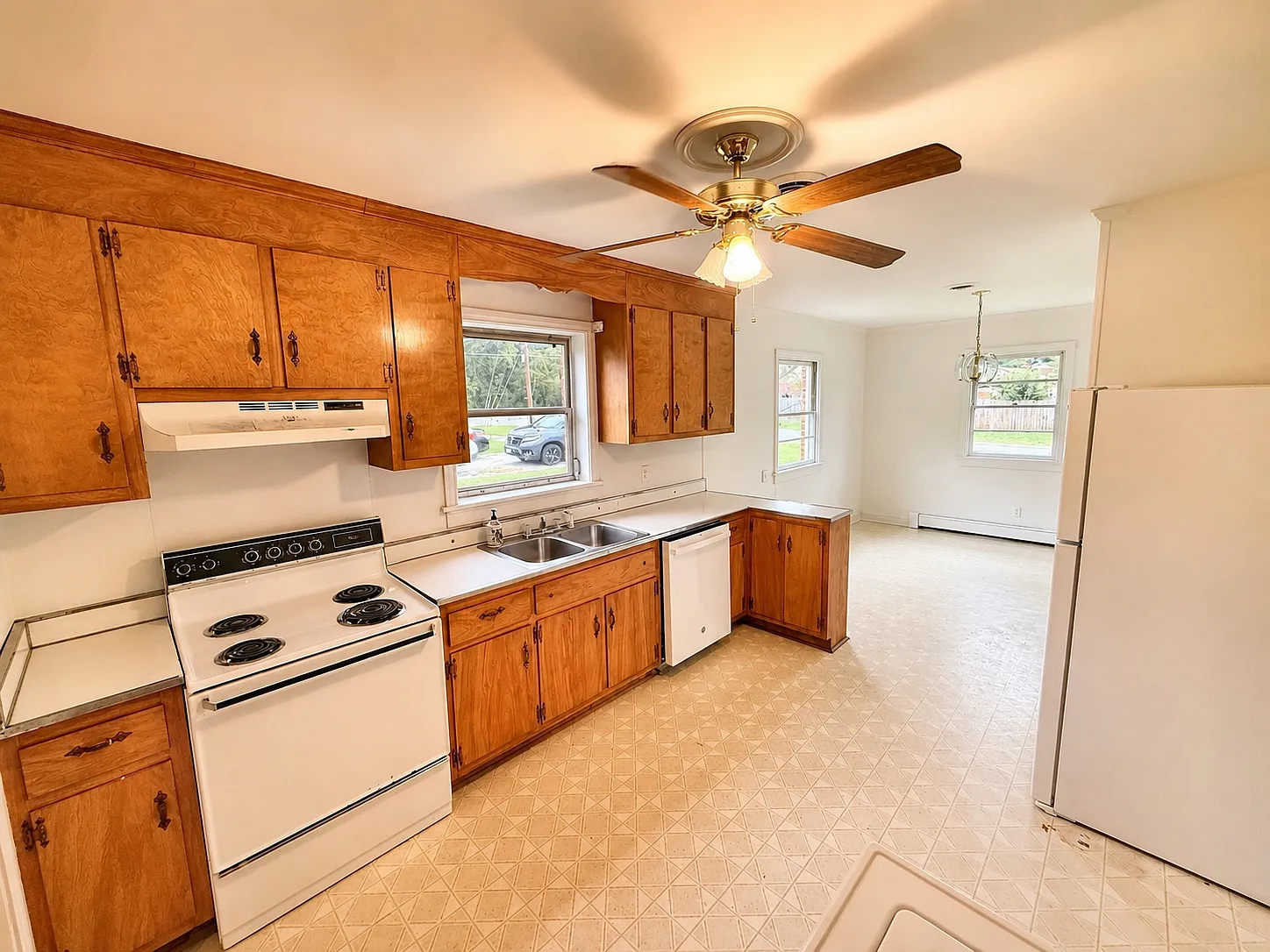 3 bed, 1212 sqft, $2,145 — Photo 4