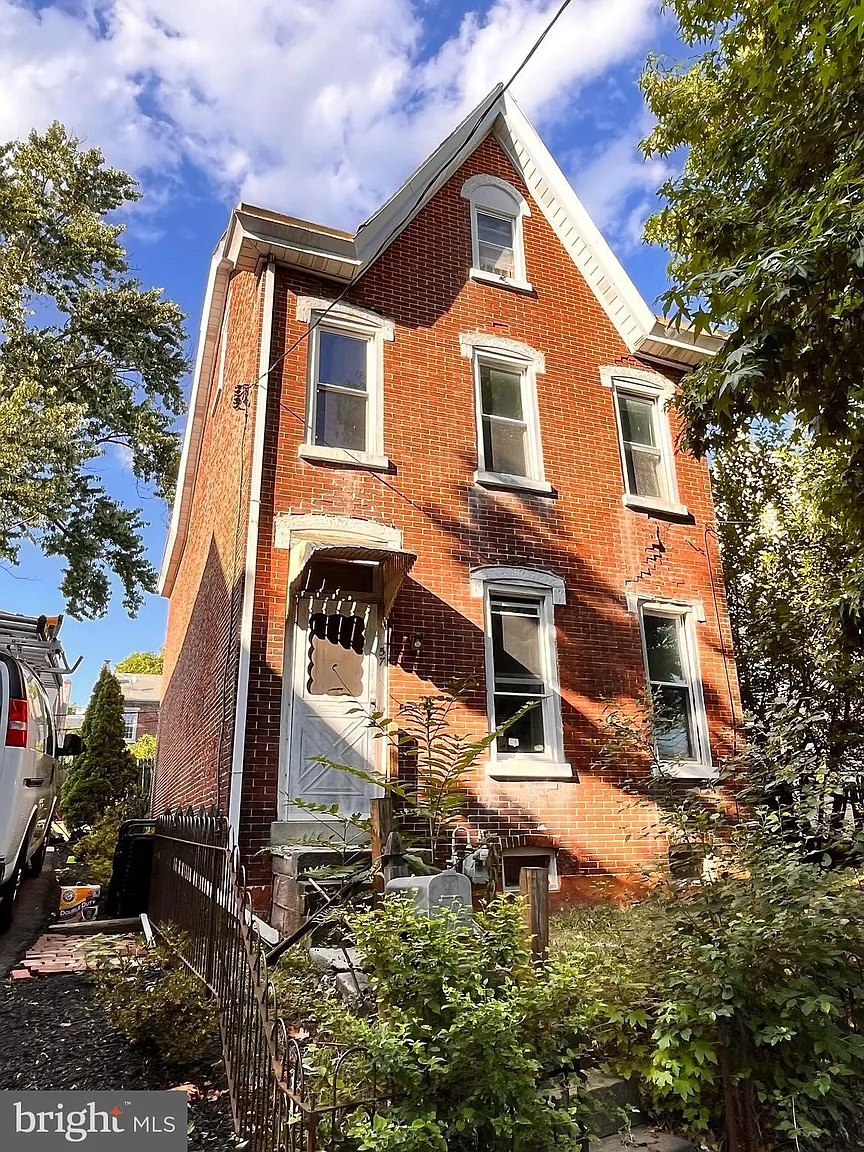 57 Beech St photo 1