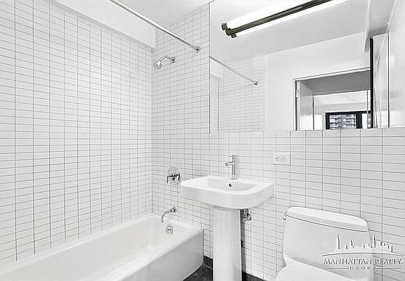 3rd image of 224 E 36th St #4E