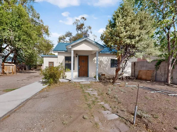 320-324 49th St NW, Albuquerque, NM 87105