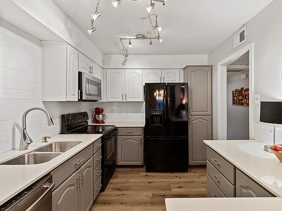 5th image of 5014 Les Chateaux Dr