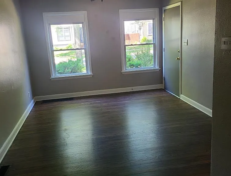 1822 N Vel R Phillips Ave — Photo 3