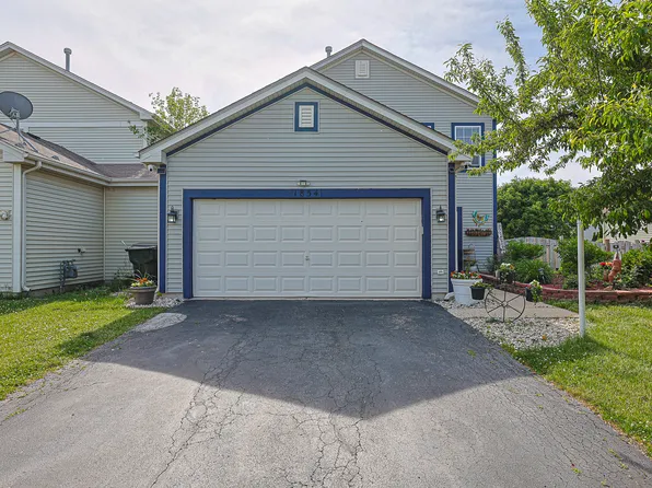 1854 S Fallbrook Dr, Round Lake, IL 60073