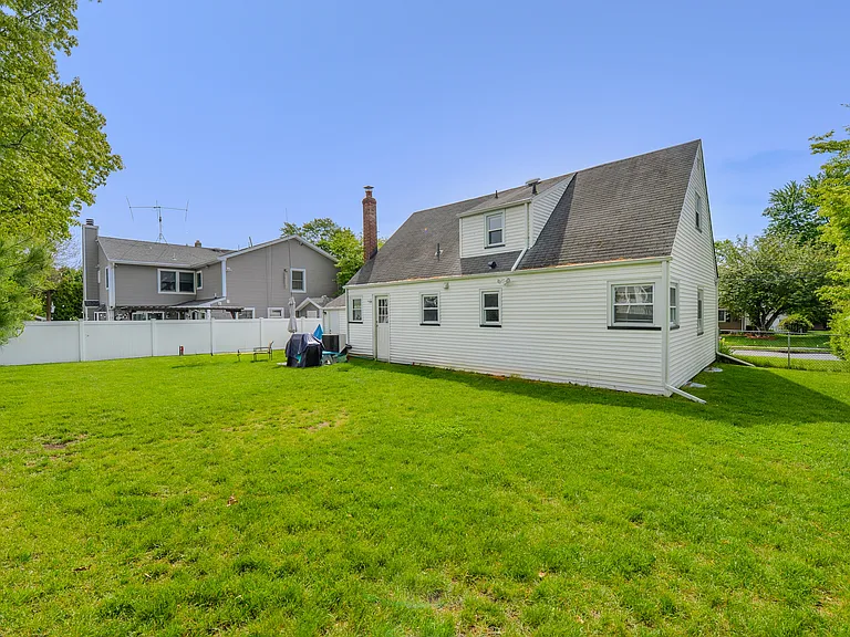 35-05 Lenox Dr — Photo 23