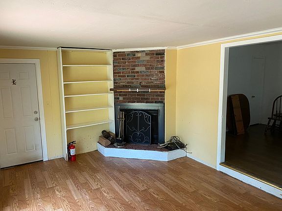 3rd image of 523 W Lincoln Ave