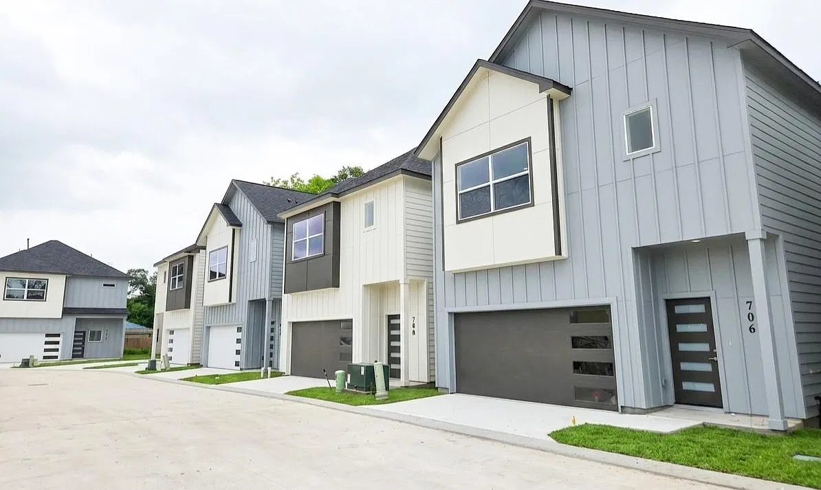 3 bed, 2.5 bath, 1462 sqft, $2,200 — Photo 2