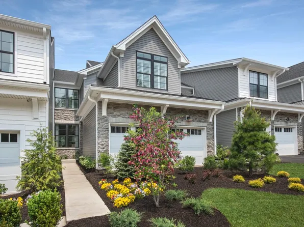 8 Swenson St #402, Denville, NJ 07834