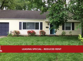 7669 Rainbow Dr, Prairie Village, KS 66208