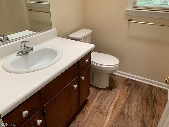 4th image of 935 Jouett Dr
